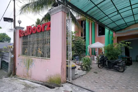 RedDoorz Syariah Near Exit Toll Puncak