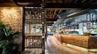 The Lucky Hotel - Barer