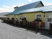 Yellowstone Riverside Cottages Hotels in Gardiner