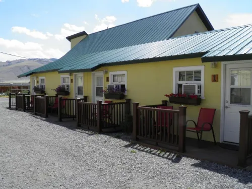 Yellowstone Riverside Cottages