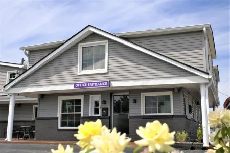 Hometowne Inn & Suites