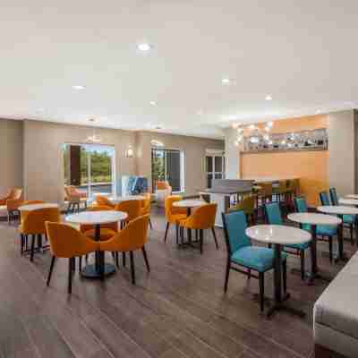 Hawthorn Extended Stay by Wyndham Sulphur (Lake Charles) Dining/Meeting Rooms