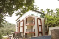 Bluemist Resorts Hotels near Athirappilly Waterfalls Bottom View Point