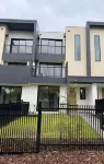 Sunny Nook Townhouse by Mooroolbark Train Stop Ground Floor Self Check-in - วิลล่า