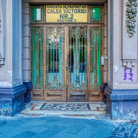 Victoriei Skyline Apartment - Steps from Old Town