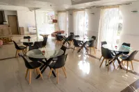 California Beach Hotel - Adults Only - Frühstück