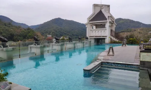 น้ําพุร้อนลอยฟ้าจากเมืองห้วยคีมูน