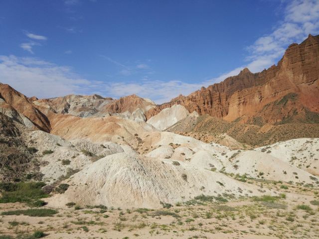 貴德國家地質公園阿什貢七彩峰叢景區