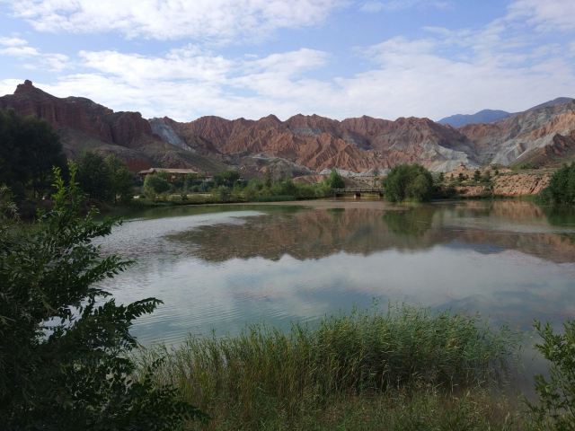 貴德國家地質公園阿什貢七彩峰叢景區