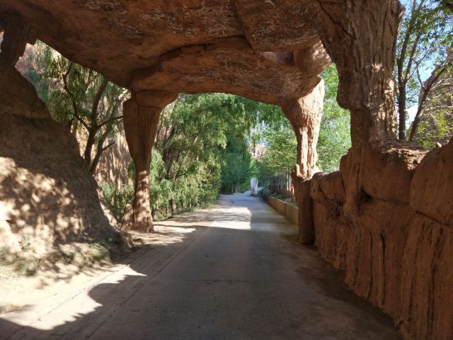 貴德國家地質公園阿什貢七彩峰叢景區