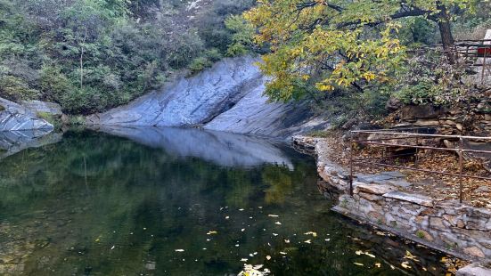 一個偶然的機會來到密雲水庫，只有半天的時間，便選擇了最近的景