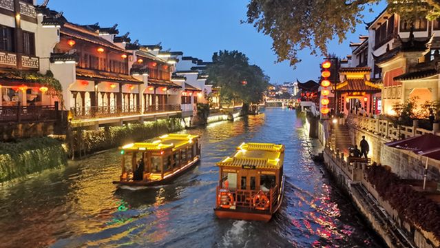 Cruise Along Qinhuai River in Nanjing