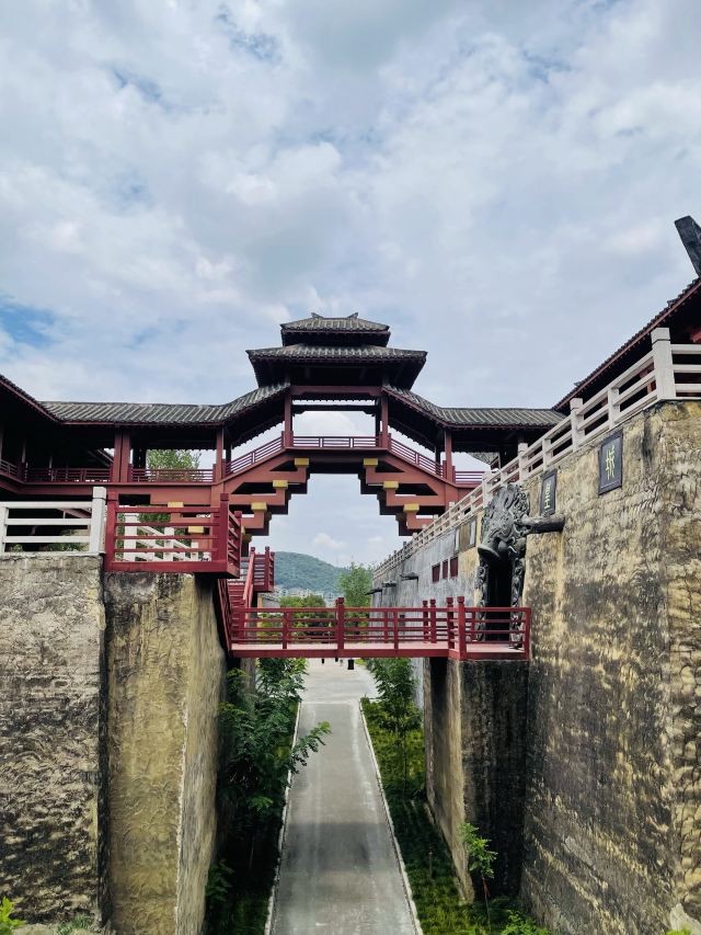 Qinwanggong Scenic Area