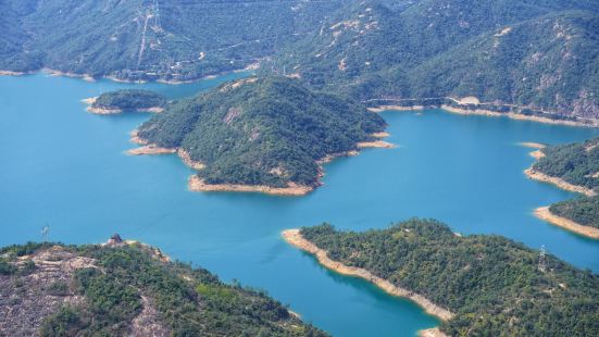 上面景色是真的不错，水库那一面有种在奥地利的感觉，另一头沧海