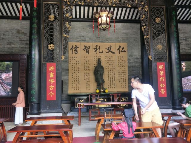 Yuyin Hill House