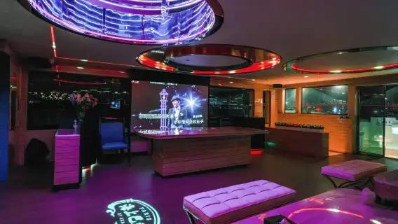 【上海遊艇租賃】上海外灘黃浦江豪華遊艇包船夜遊黃浦江120分鐘+圓桌海鮮姿造大餐+靜泊120分