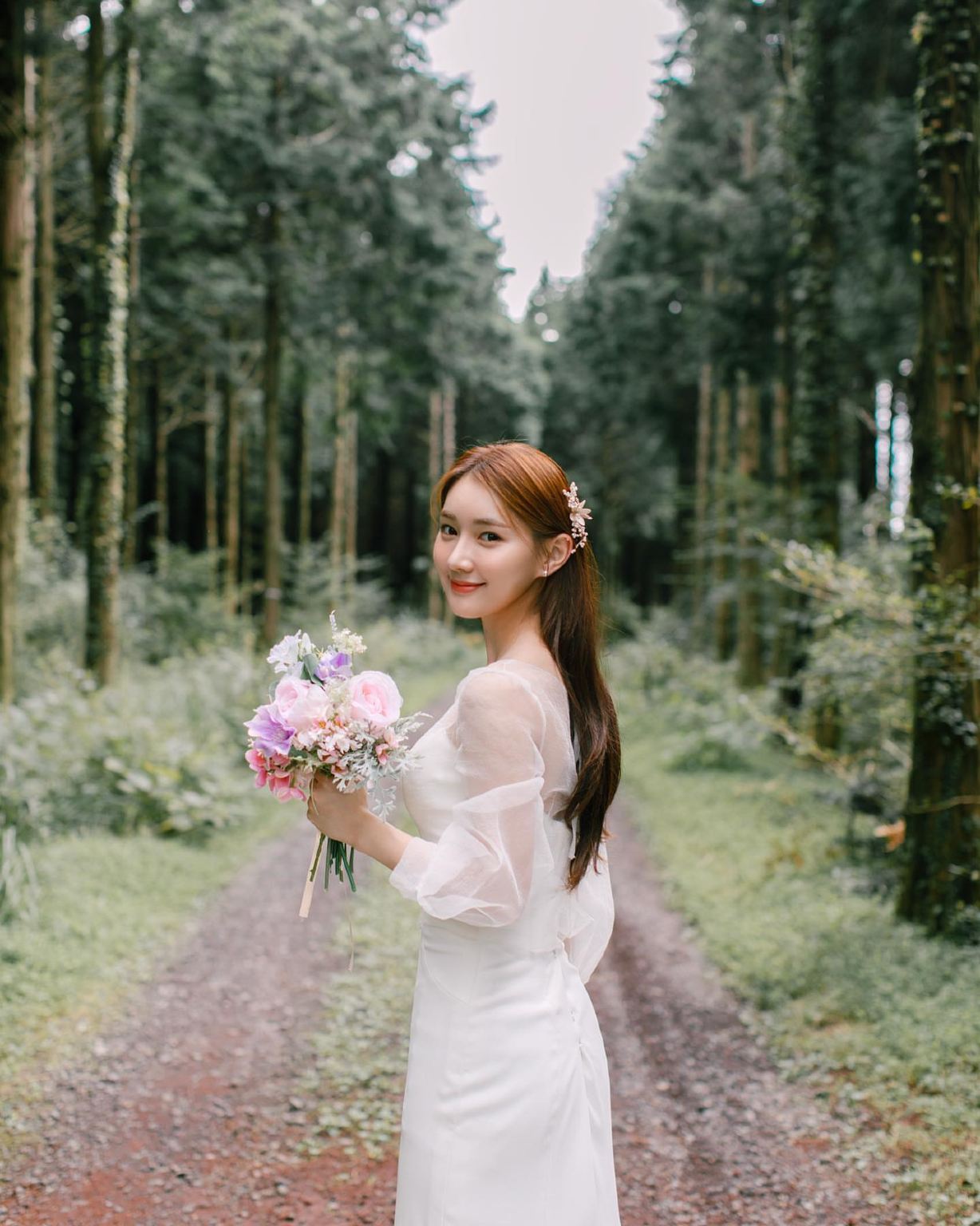 Servizi fotografici a Wanning[Servizi personalizzati per matrimoni: foto e mini-film con drone, servizio fotografico nuziale, trucco e abbigliamento, noleggio con conducente esclusivo e guida.]