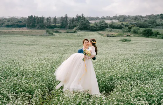 湘西土家族苗族自治州Trip Moments【商業攝影攝像/婚紗寫真婚禮跟拍航拍街拍抓拍約拍/翻譯】