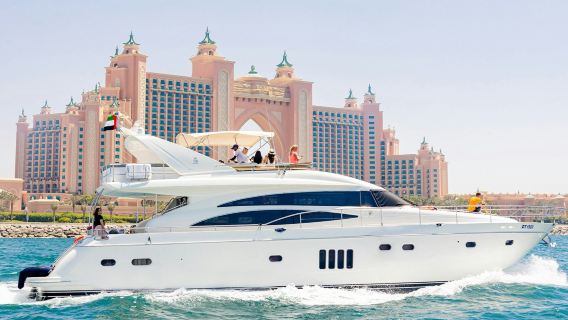 Dubai Harbour: 3-Hr Evening Yacht Tour around Atlantis with Live BBQ