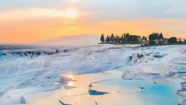 Pamukkale & Hierapolis: Day Trip from Antalya with Lunch