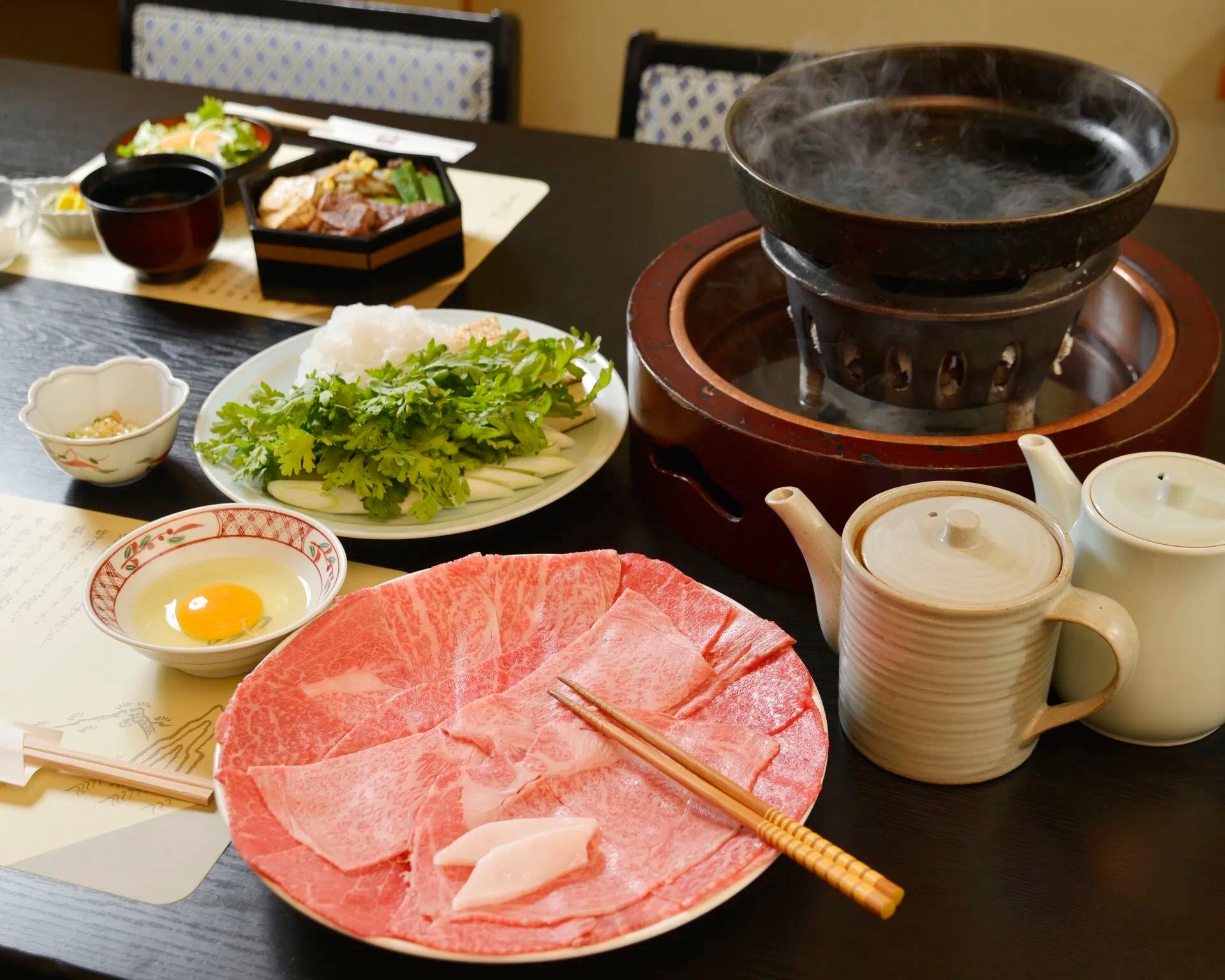 Sukiyaki a Tokyo|Iseju|150 anni di Wagyu A5 in un'ambientazione storica con tatami