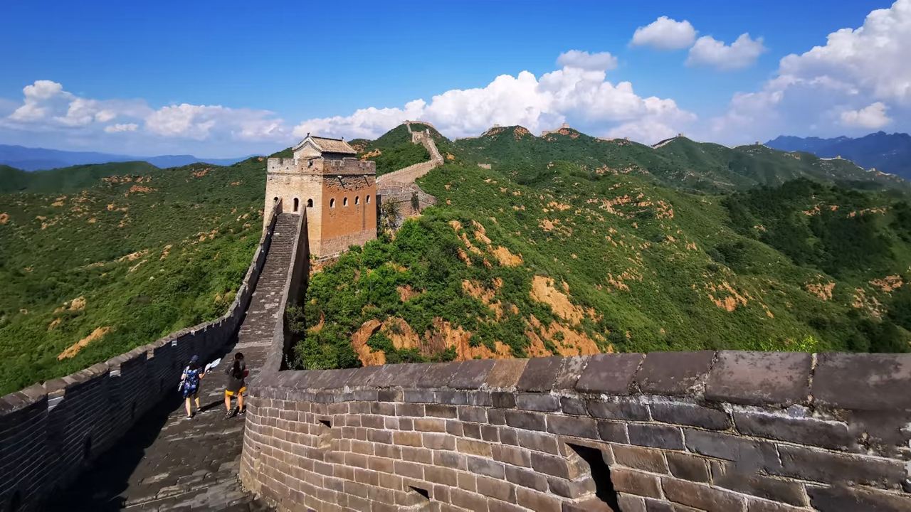 Tour di un giorno alla Grande Muraglia di Jinshanling a Pechino con biglietto d'ingresso incluso, passeggiata lungo la Grande Muraglia nel suo stato originale