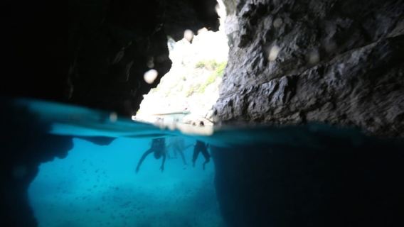 Tour in barca di un giorno intero alla Costiera Sorrentina e a Capri