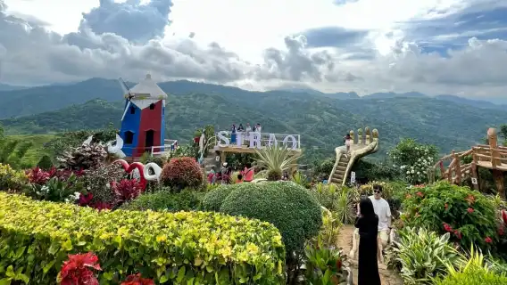 Cebu's Best: Highlands Guided Tour Temples, Gardens & Views