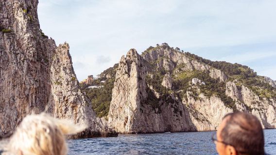 Capri: Faraglioni e Grotte con tour guidato dell'isola