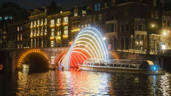 Light Festival: Cruise with Audio Guide + Hot Choco