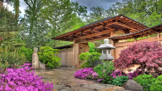 1-Day Tour Lake Geneva & Anderson Japanese Gardens