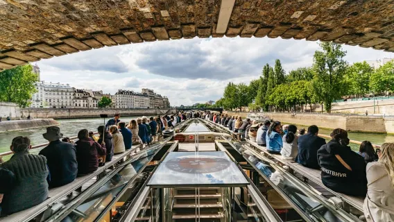 París: crucero de 1 hora por el Sena con salida desde la Torre Eiffel