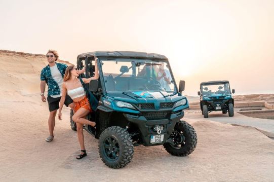 マルタ：ゴゾ島のサンセットバギーツアー（ブルーラグーンでのスイミング付き）