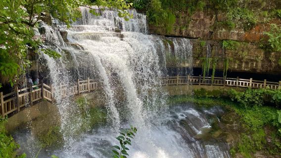 Однодневный тур по древнему городу Чжаотун, реке Хуанлянь и заповеднику черношейных журавлей Дашаньбао с услугами на китайском и английском языках
