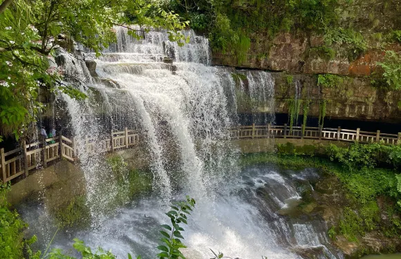 雲南昭通古城+黃連河風景區+大山包黑頸鶴自然保護區一日遊中英文服務