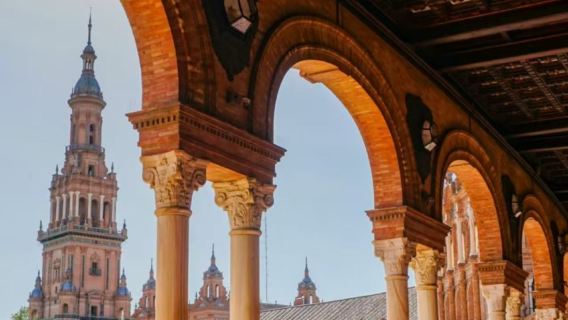 西班牙巴塞隆納聖家族大教堂+巴特羅之家+桂爾宮一日遊