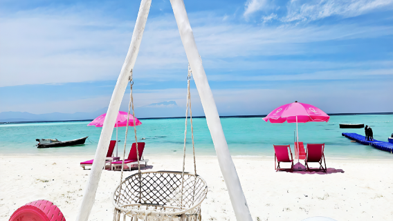 Attività di snorkeling sull'incantevole isola di Mantanani a Sabah