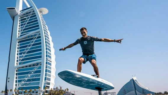 ดูไบ: ประสบการณ์ eFoil แบบมีไกด์