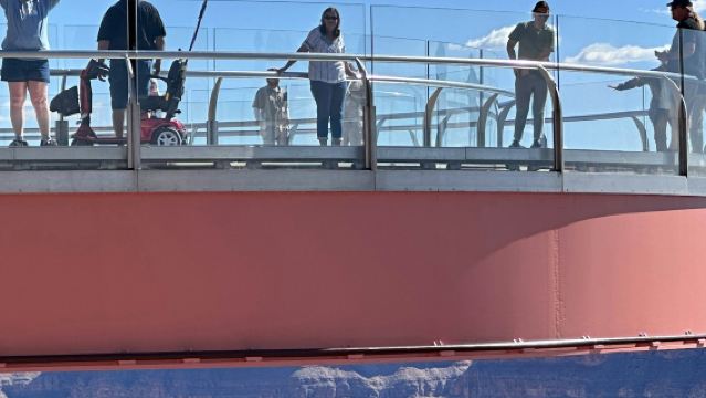 Grand Canyon Ouest : Visite Guidée en Français + Entrée à la Marche en Hauteur