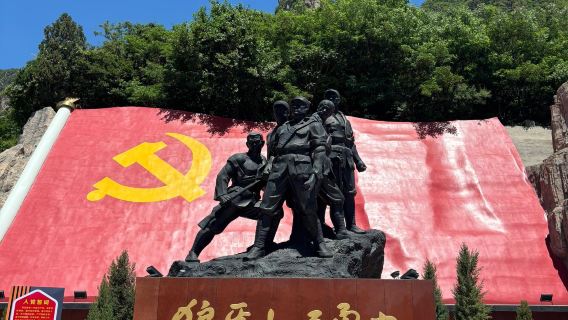 tour di un giorno al Parco Geologico Nazionale del Monte Baishi e all'attrazione del Monte Langya a Baoding, Hebei, con servizio in inglese disponibile