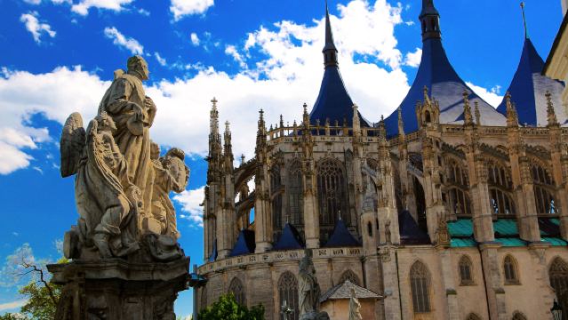 Lawatan sehari ke Istana Prague + Gereja St. Barbara + Telč + Muzium Negara Prague