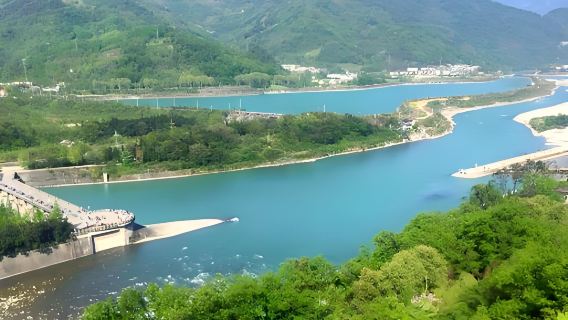 Chengdu Dujiangyan & Mount Qingcheng Private Charter Day Tour