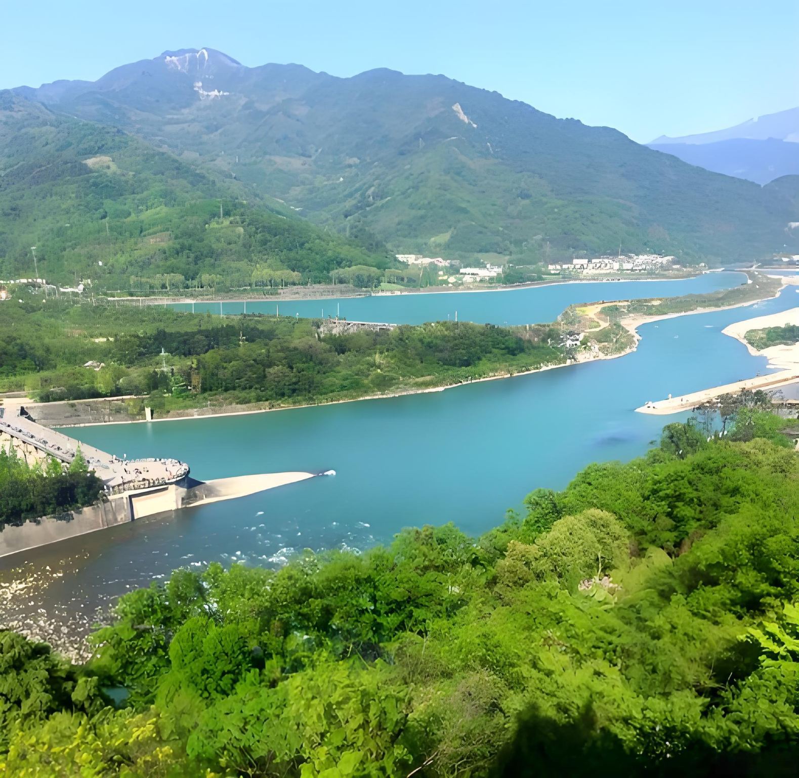 Chengdu Dujiangyan & Mount Qingcheng Private Charter Day Tour
