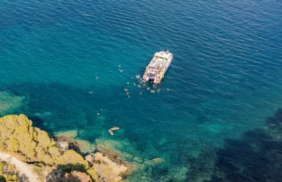 克雷烏斯角：乘船遊覽 + 游泳停留