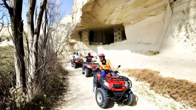 ทัวร์ขับรถเอทีวีในคัปปาโดเกีย สู่หุบเขาเรดวัลเลย์และสามสาวงาม