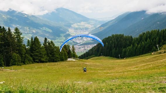Neustift im Stubaital: Tandem Paragliding Flight
