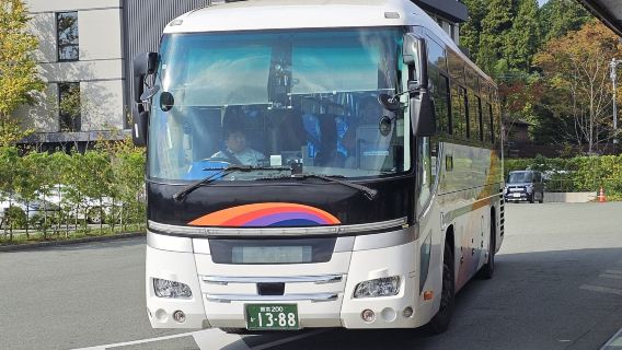 Bus langsung Pusat Bus Hakata Fukuoka ke Bandar Udara Internasional Fukuoka dan Kurokawa Onsen