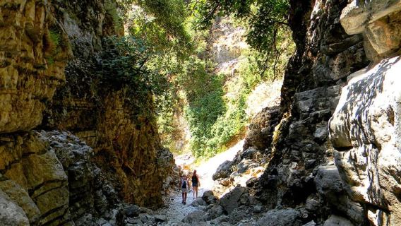 Chania : An amazing journey to Loutro, the Cretan Santorini!