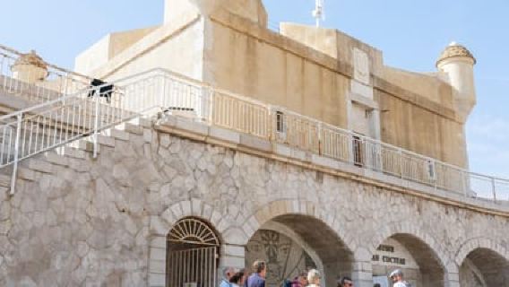 Walking tour of Menton: history, lemons, and local flavors