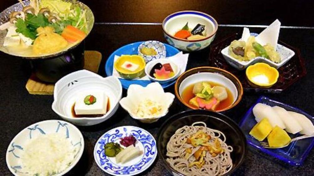 大阪市内発 プライベートツアー 高野山の宿坊 遍照尊院で本格精進料理をご堪能 金剛峯寺拝観 千早川マス釣り体験 Trip Com公式ツアー Trip Com